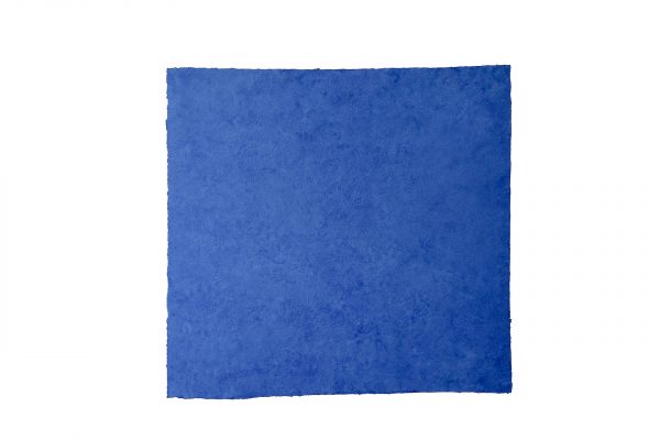 Oltremare ist ein Werk von Helmut Dirnaichner aus dem Jahr 2019 mit der blauen Struktur von dem Halbedelstein Lapislazuli
